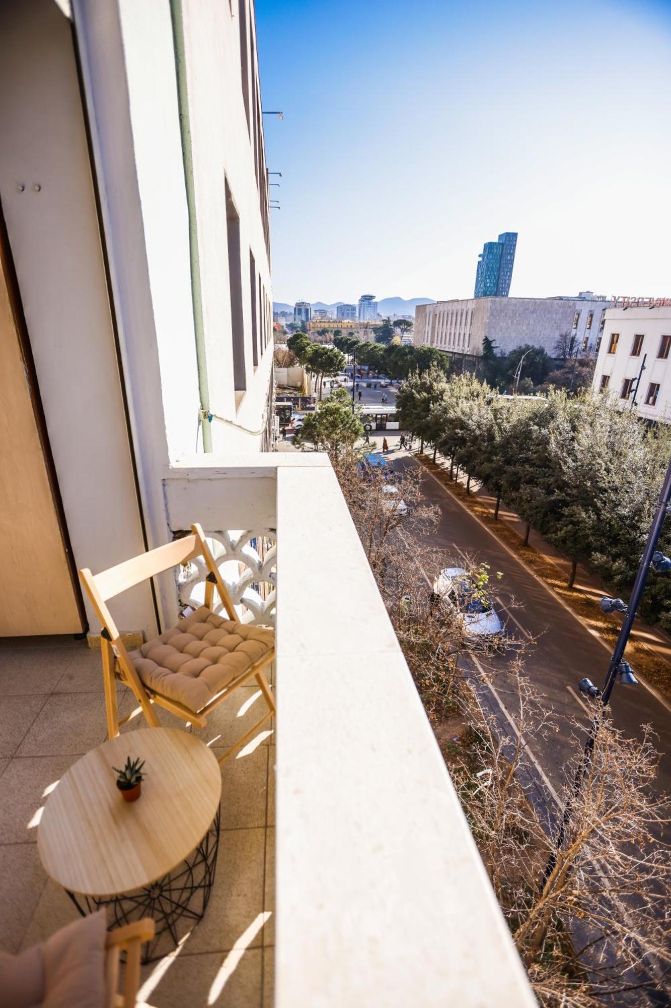 Viewpoint Central Apartment Tirana Exteriör bild