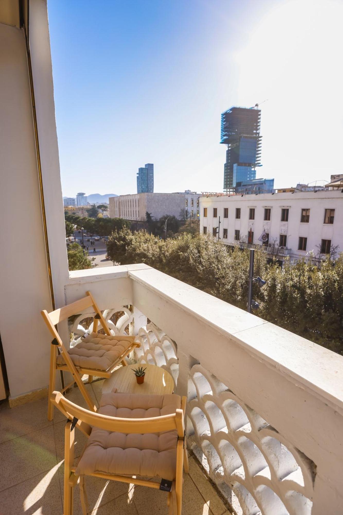 Viewpoint Central Apartment Tirana Exteriör bild
